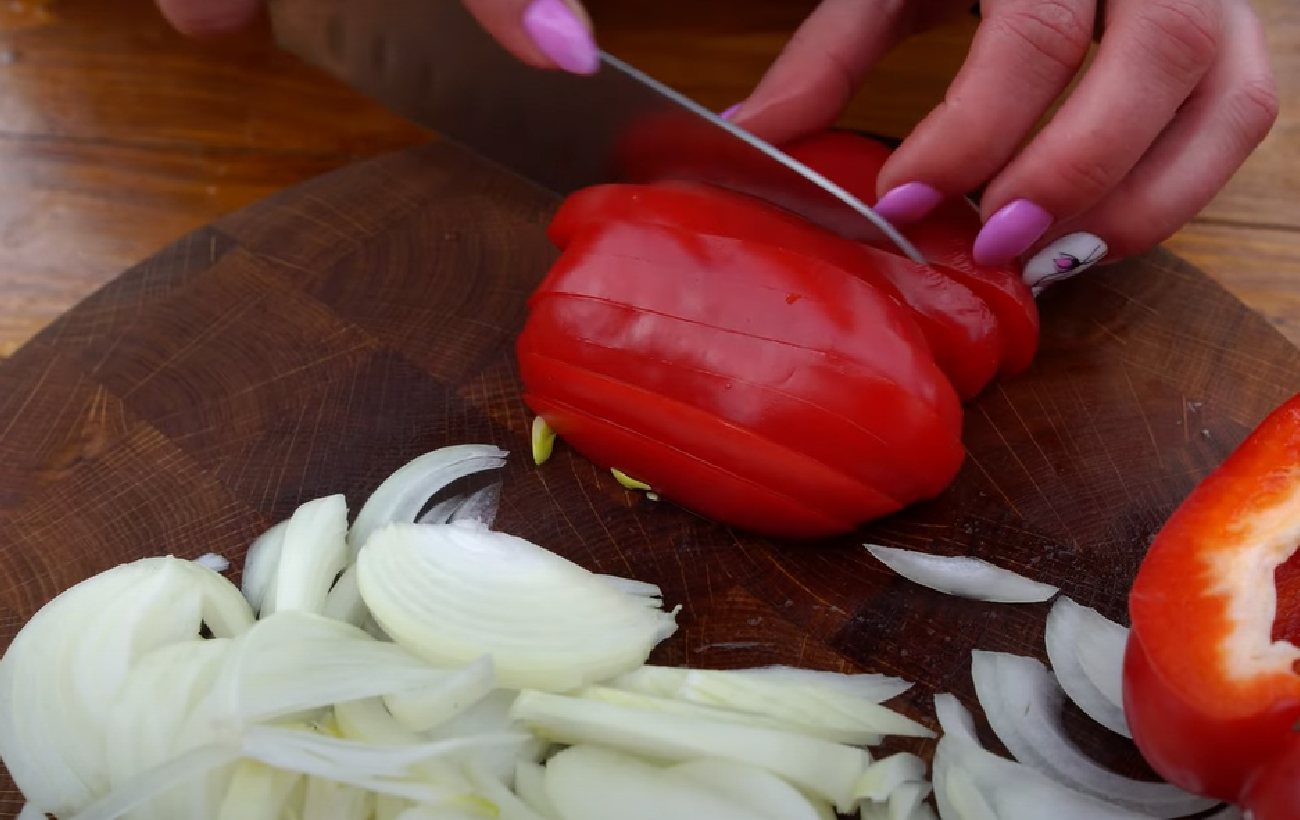 Картопля з тушкованкою та бринзою: простий рецепт ситної страви з Гуцульщини